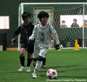 サッカーをしている様子